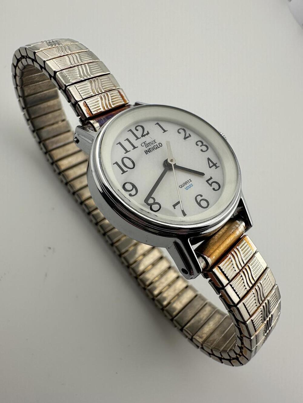 Vintage Timex Indiglo Women’s Quartz Watch Silver Dial 23mm